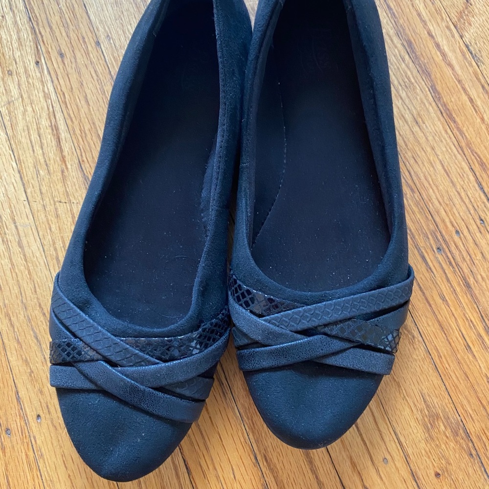 Bass flat shoes